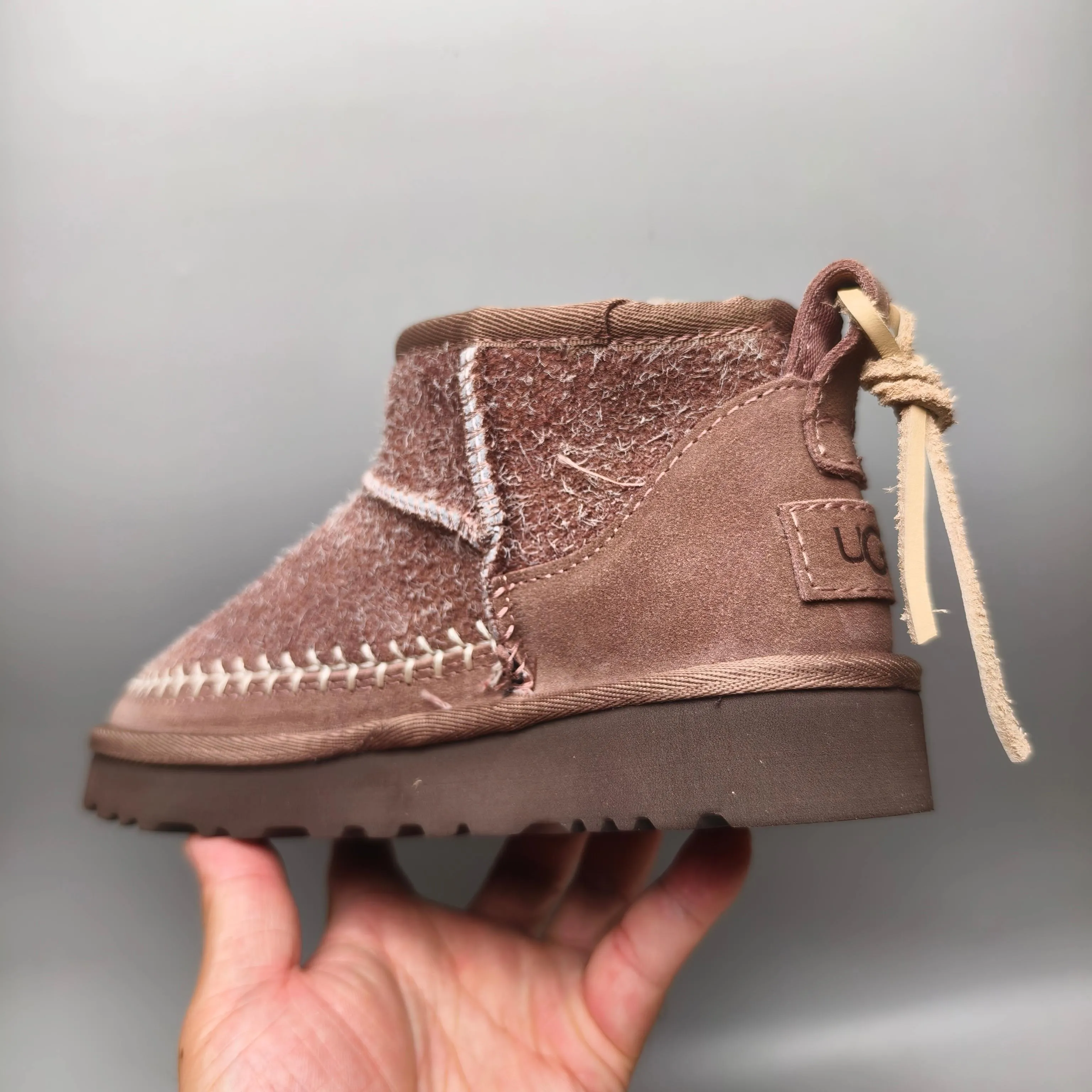 💰520 UGG sheepskin all-in-one snow boots 1538 Features anti-suede back strap women's shoes Color: sand brown Matching size: 35-40